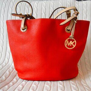 Michael Kors Jet Set Travel Medium Tote Bag